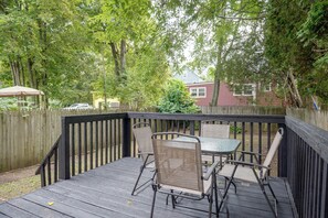 A wooden deck with a table and chairs, surrounded by a wooden fence and trees. - Walk to Water, Dining! Modern City Point Haven (New Haven)