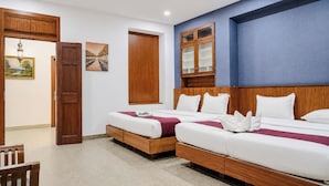 Deluxe Quadruple Room | Ruang kerja komputer riba, seterika/papan seterika, Wi-fi percuma 