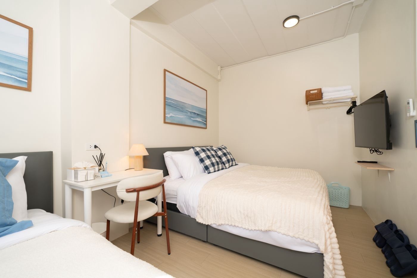Family House | Minibar (some free items), laptop workspace, WiFi (free), bed sheets