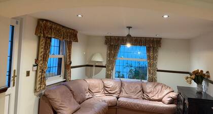 Cottage Annexe - Sleeps 4 - Parking and Patio