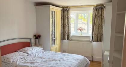 Cottage - Sleeps 4- Parking and Patio