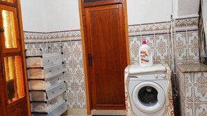 Unclassified image, 3 of 7, button - Beautiful house near the beach (Axdir)