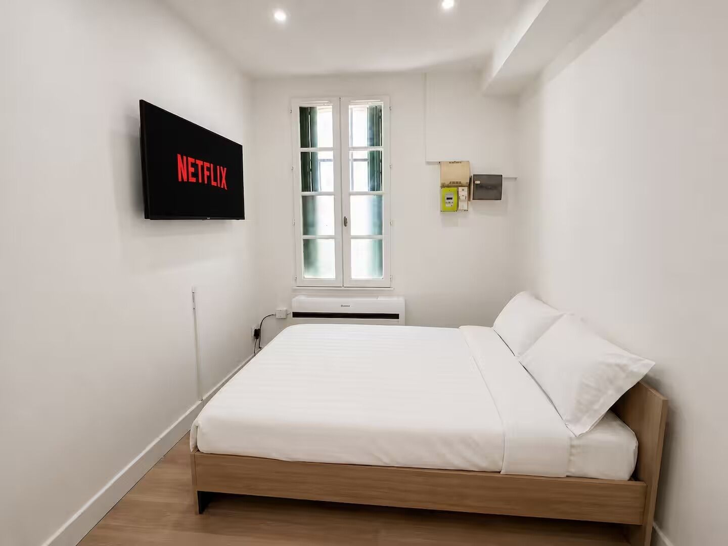 WiFi, bed sheets