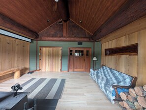 Unclassified image, 5 of 6, button - Post and Beam Riverside Suite-Glacier Views (Trout Lake)