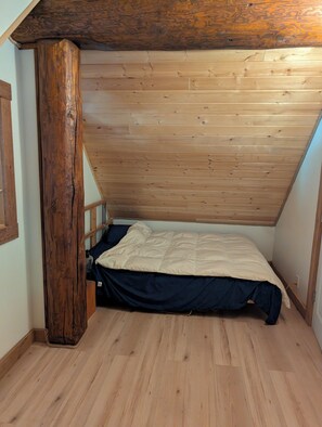 Unclassified image, 4 of 6, button - Post and Beam Riverside Suite-Glacier Views (Trout Lake)