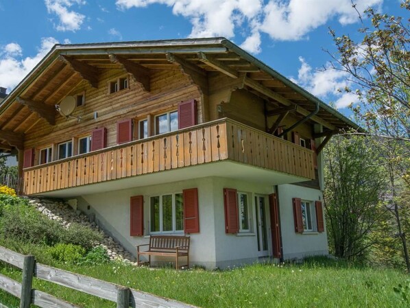 Unclassified image, 1 of 17, button - Chalet Falki Appartement/Fewo, Bad, WC, 3 Schlafräume 3.5-Zimmerwohnung + Studio by Interhome (Adelboden)