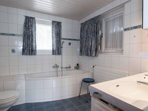 Bathroom - Chalet Grimm Appartement/Fewo, Dusche, WC 5.5-Zimmerwohnung by Interhome (Adelboden)