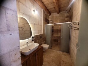 Double Room, 1 Queen Bed, Air conditioning, Valley View | Bathroom - Vespera Cappadocia (ürgüp)
