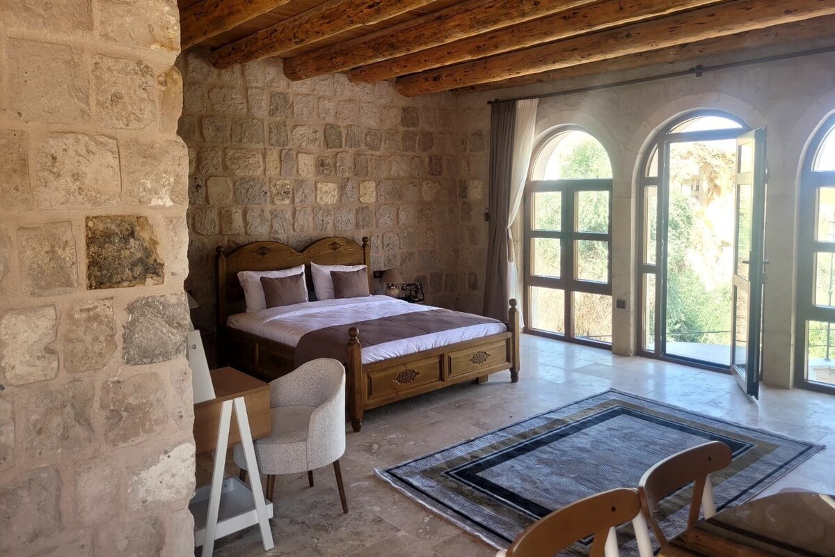 Double Room, 1 Queen Bed, Balcony, Valley View | Desk, free WiFi
