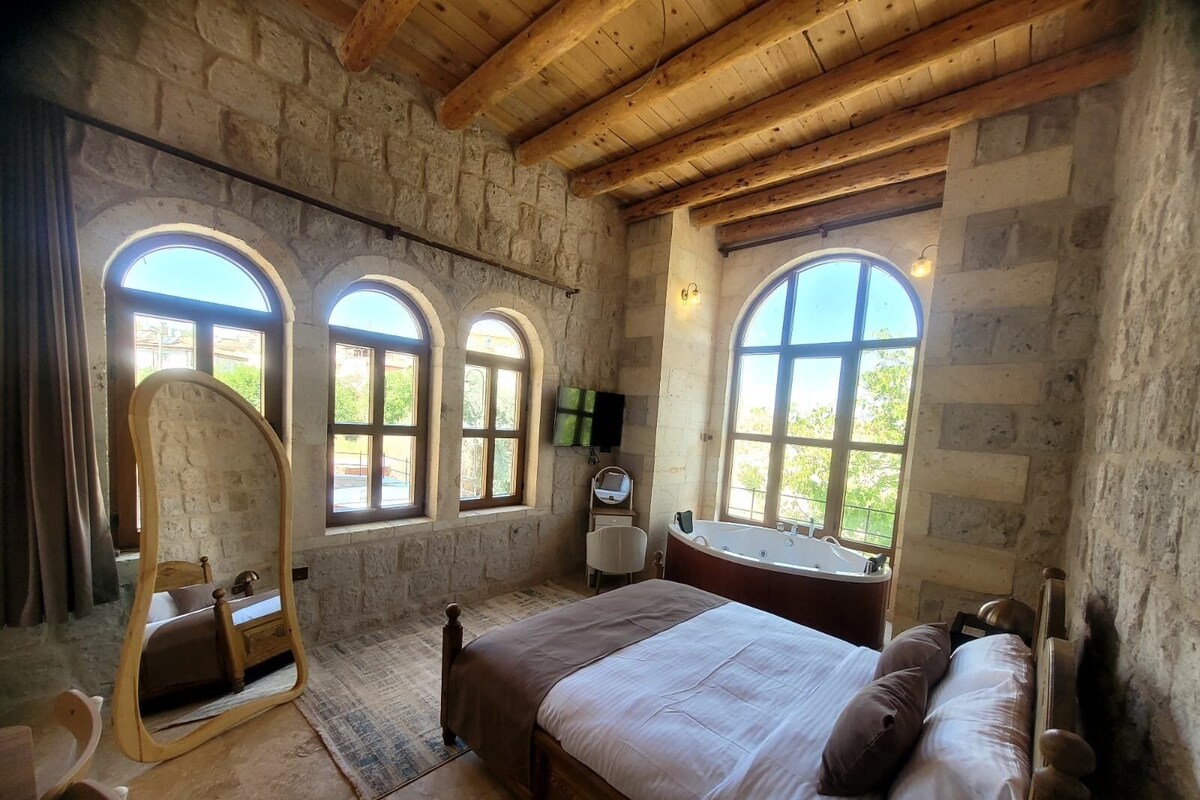 Double Room, 1 Queen Bed | Desk, free WiFi