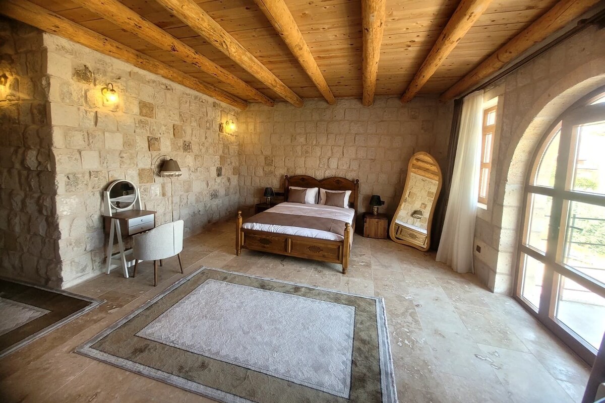 Double Room, 1 Queen Bed, Balcony, Valley View | Desk, free WiFi