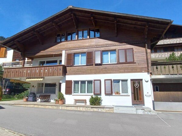 Unclassified image, 1 of 15, button - Chalet Delphin Appartement/Fewo, Bad, WC, 1 Schlafraum 2-Zimmerwohnung by Interhome (Adelboden)