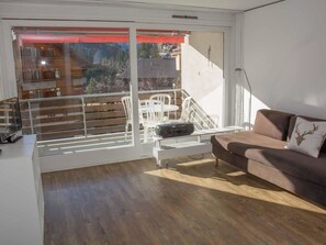 Unclassified image, 5 of 11, button - Studio Selva Appartement/Fewo, Dusche, WC, 1 Schlafraum 1-Zimmerwohnung by Interhome (Adelboden)