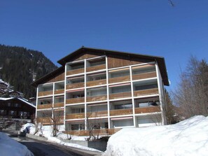 Unclassified image, 2 of 11, button - Studio Selva Appartement/Fewo, Dusche, WC, 1 Schlafraum 1-Zimmerwohnung by Interhome (Adelboden)