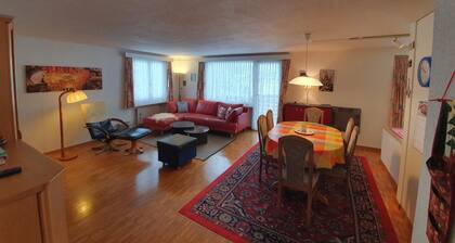 Blüemlisalpblick Appartement/Fewo, Dusche und Badewanne, Balkon 6-Bett Wohnung by Interhome
