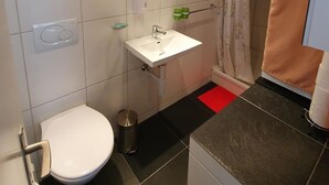 Towels - Blüemlisalpblick Appartement/Fewo, Dusche und Badewanne, Balkon 6-Bett Wohnung by Interhome (Kandersteg)