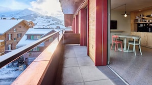 A modern balcony with a view of a snowy mountain landscape. - Apart Hotel Adelboden am Dorfplatz Appartement/Fewo, Dusche, WC by Interhome (Adelboden)