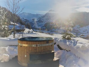 Outdoor spa tub - Ferien- und Familienhotel Alpina Familienzimmer, Dusche, WC, Standard by Interhome (Adelboden)