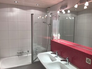 Unclassified image, 5 of 12, button - Lavendel AP B22 Appartement/Fewo, Bad, WC, 3 Schlafräume 4-Zimmerwohnung by Interhome (Adelboden)