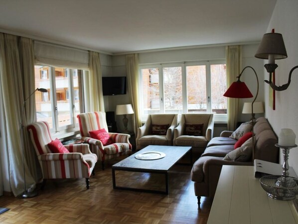 Unclassified image, 1 of 12, button - Lavendel AP B22 Appartement/Fewo, Bad, WC, 3 Schlafräume 4-Zimmerwohnung by Interhome (Adelboden)