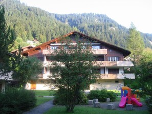 Unclassified image, 2 of 12, button - Lavendel AP B22 Appartement/Fewo, Bad, WC, 3 Schlafräume 4-Zimmerwohnung by Interhome (Adelboden)