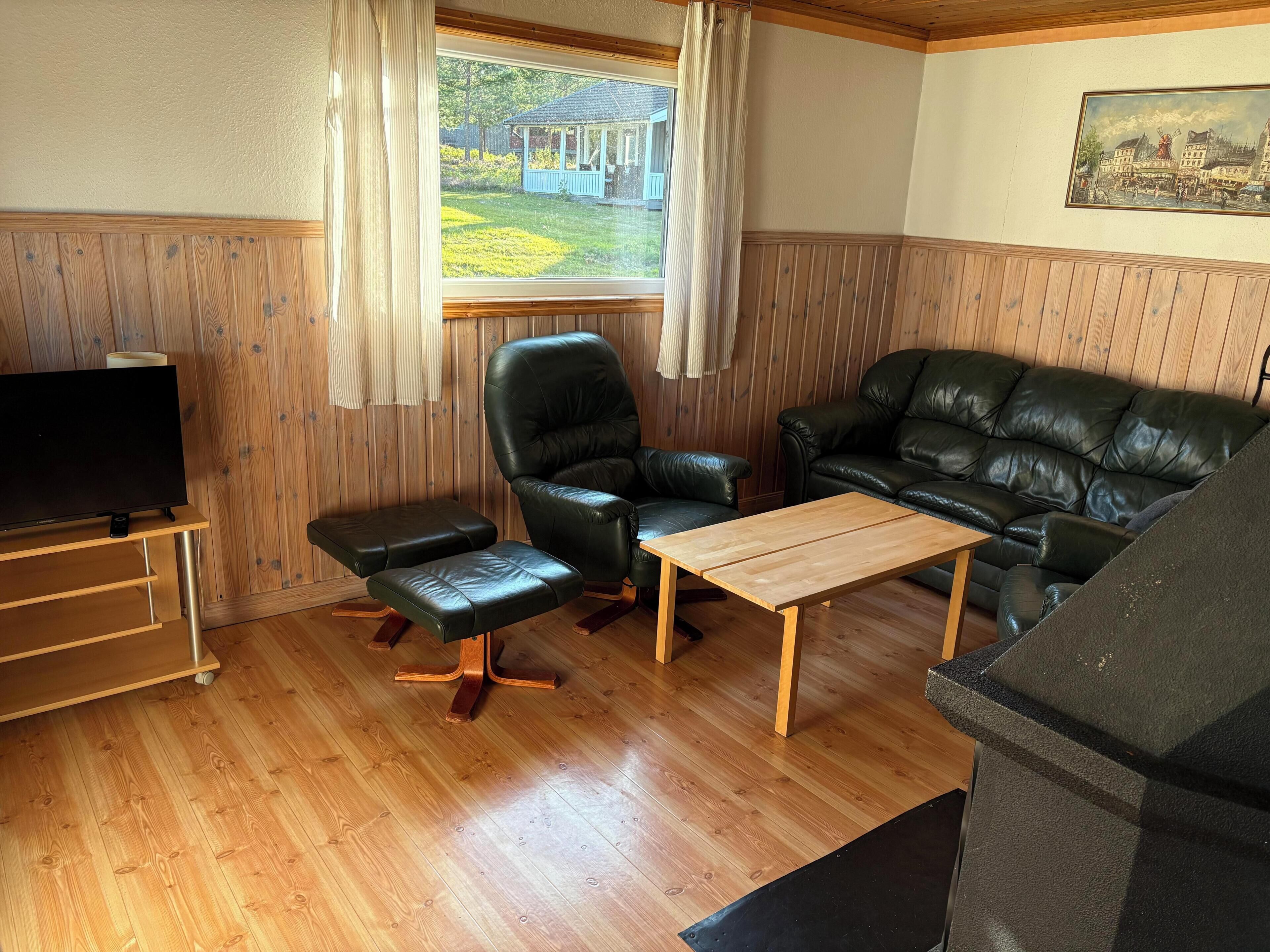 Småhus, terrasse, utsikt mot innsjø | Oppholdsområde