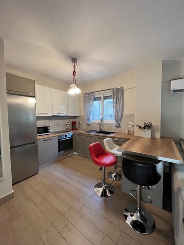 Cozy 1-Bedroom Apartment in Piraiki - Near the Sea & Port