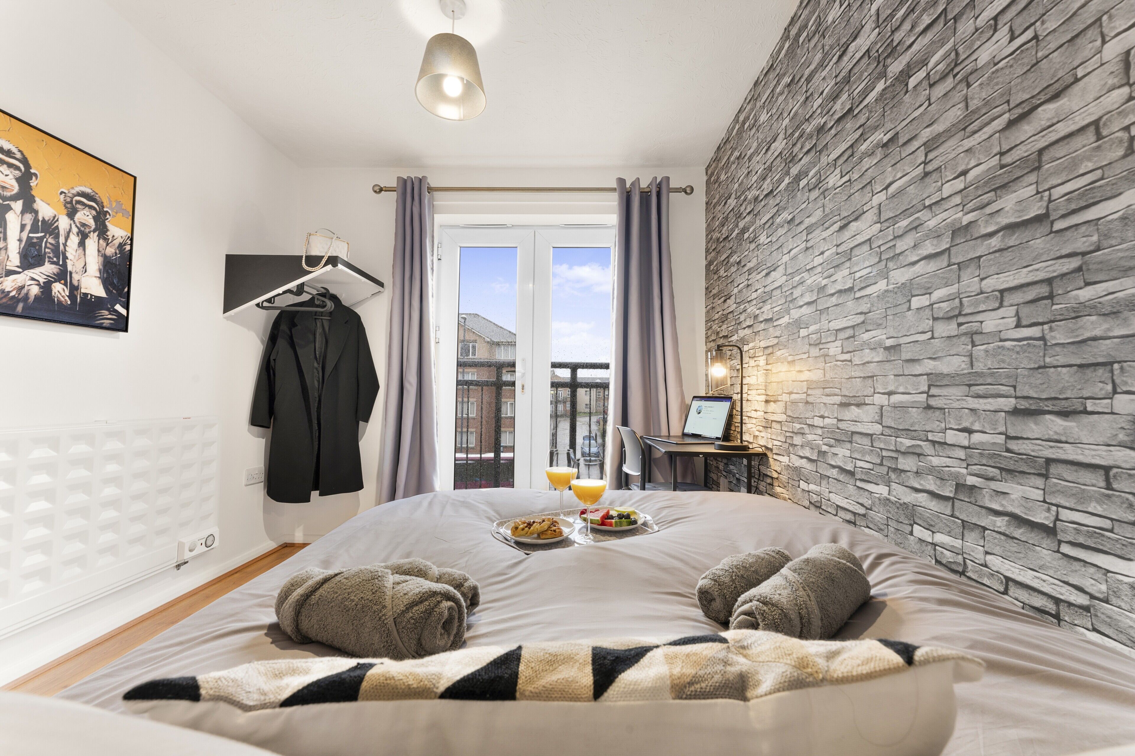 2 bedrooms, iron/ironing board, WiFi, bed sheets