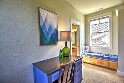 Spacious 2-bedroom bunkhouse with loft with AC in peaceful Eagle Crest Redmond