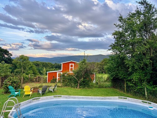 Luray Country Cottage - Pool, Hot Tub & Mountain Views