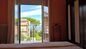 Room - Vrbo Property (Porto San Giorgio)
