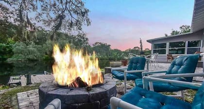 Double Waterfront Estate; 12 Beds, Kayaks, Firepit