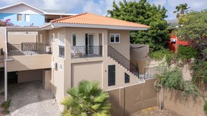 Exterior - Walk to Mambo Beach – Stylish Ocean Breeze Apartment (Willemstad)
