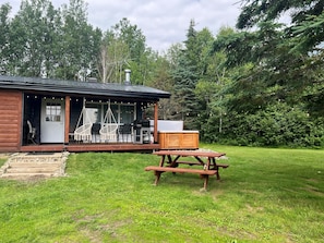 Outdoor dining - 131, Cabanes Appalaches (Notre-Dame-du-Rosaire)