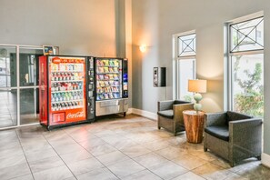 Pelican Beach Resort - ⛱️Gulf Front | Tiki Hut | Pools | Corner | Pelican Beach Resort 904 (Destin)