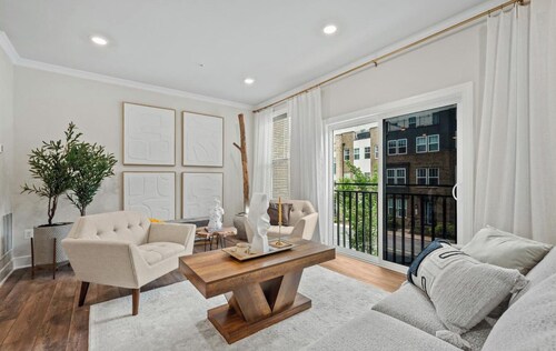 Luxury Furnished 3BR Townhome-Walk to Rio and Crown Plaza Garage-Modern Finishes