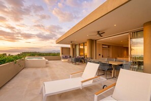 A modern outdoor terrace with a pool, seating area, and a view of the ocean. - Anera Apt with Plunge Pool Overlooking the Ocean (Playa Blanca)