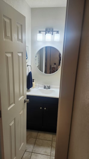 Unclassified image, 4 of 17, button - Cozy 1-bedroom guest suite in lovely Corpus Christi with AC and kitchenette. (Corpus Christi)