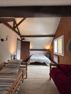 Bügeleisen/Bügelbrett, Reisekinderbett, kostenloses WLAN, Bettwäsche