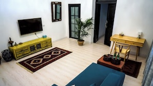 Design Double Room, 1 King Bed with Sofa bed, Non Smoking, Air conditioning | Living area
