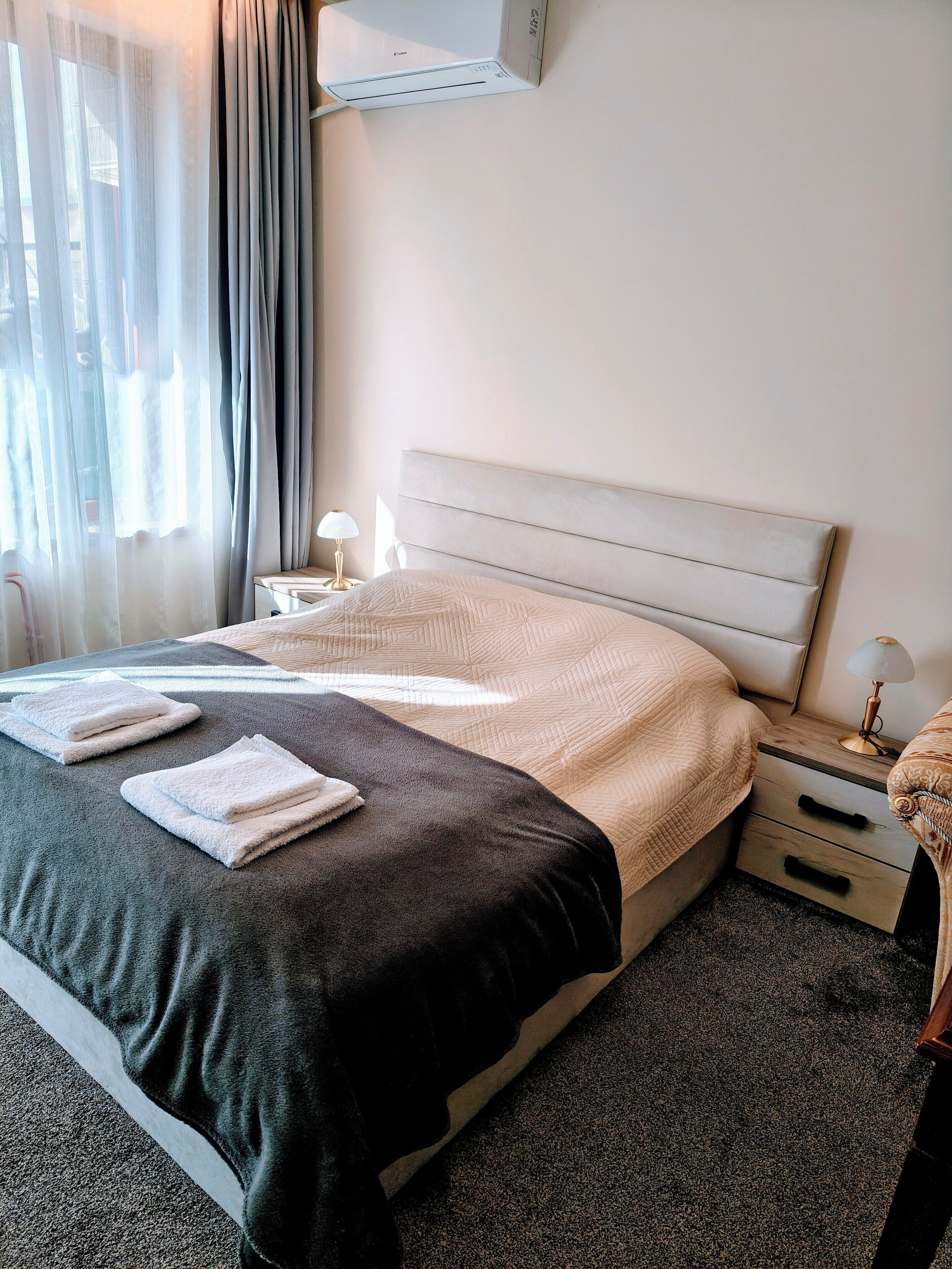 1 bedroom, desk, iron/ironing board, WiFi (free)