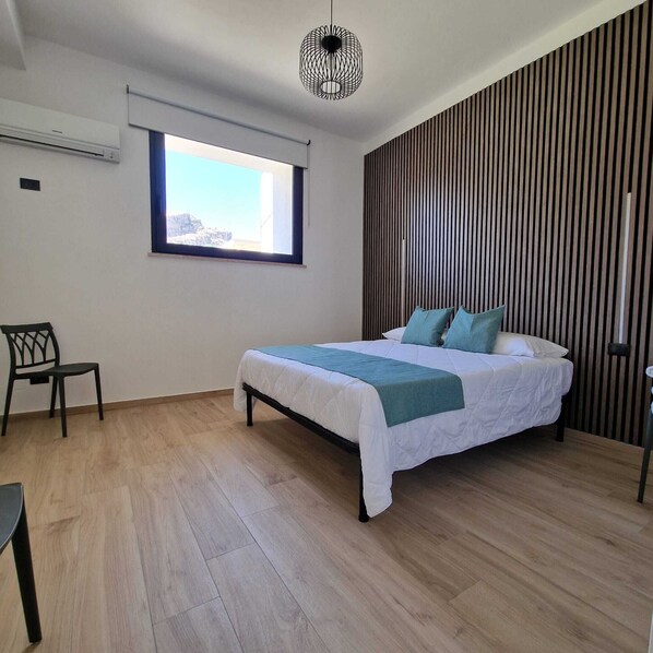 Room - ISOLARENTALCAR APARTMENT: APARTMENTS IN A VILLA WITH A SWIMMING POOL (Capaci)