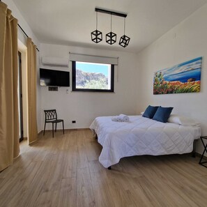 Room - ISOLARENTALCAR APARTMENT: APARTMENTS IN A VILLA WITH A SWIMMING POOL (Capaci)