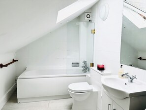 Bathroom - Mons Sanctus - Warrick Ave, a sanctuary in the heavens (London)