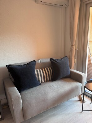Living area - PLAGE St CLAIR APARTMENT Le Lavandou Saint Clair, for two on St. Clair Beach (Le Lavandou)