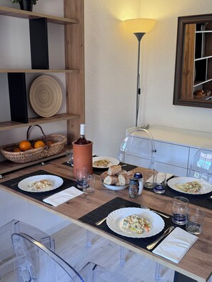 Dining - PLAGE St CLAIR APARTMENT Le Lavandou Saint Clair, for two on St. Clair Beach (Le Lavandou)