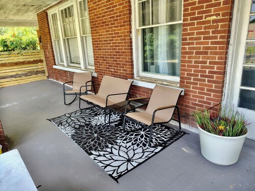 Charming Corner historic updated house in Camden