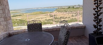 Beautiful Lake View Getaway!