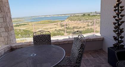Beautiful Lake View Getaway!