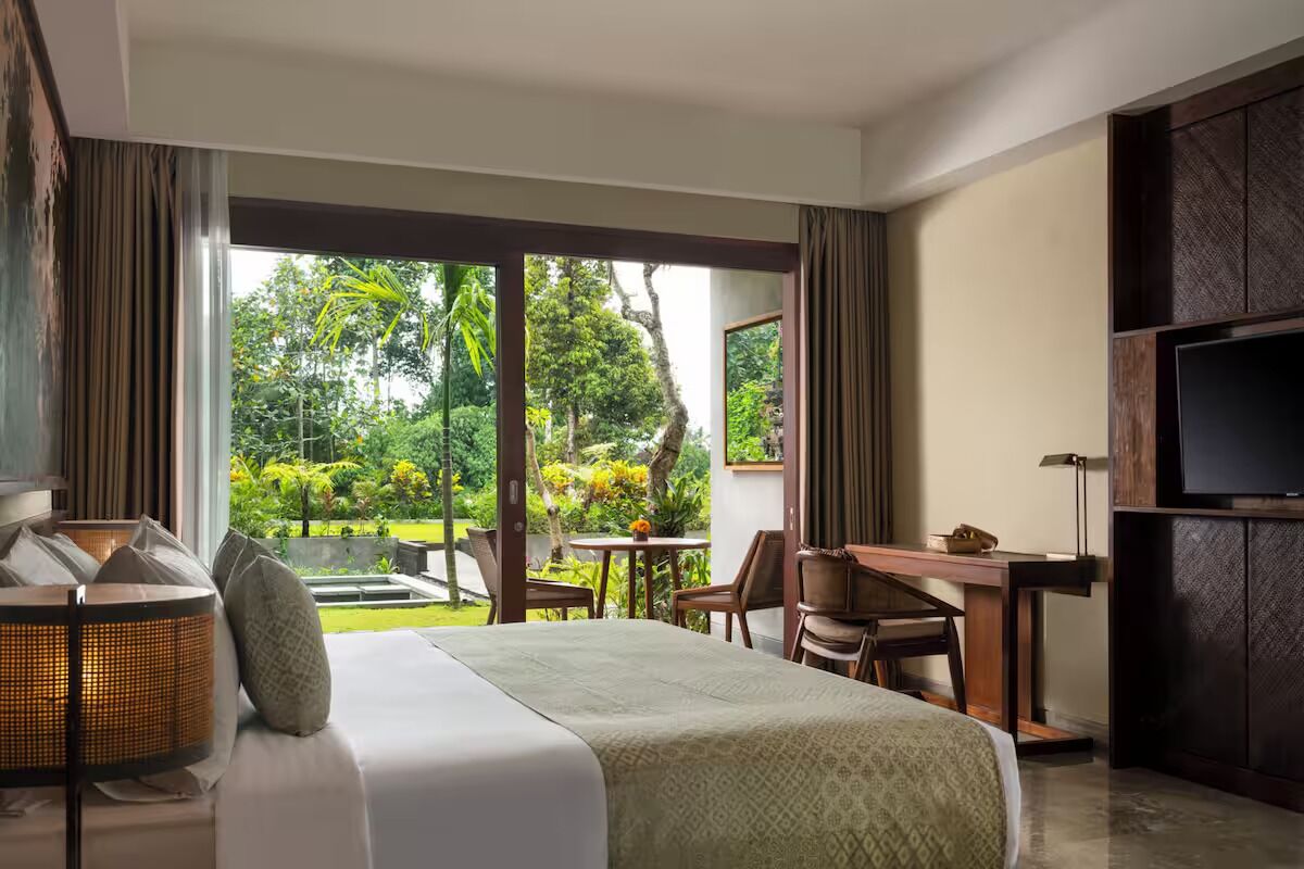 Peaceful Ubud Escape With Private Balcony, Balinese Design & Garden View - Bali